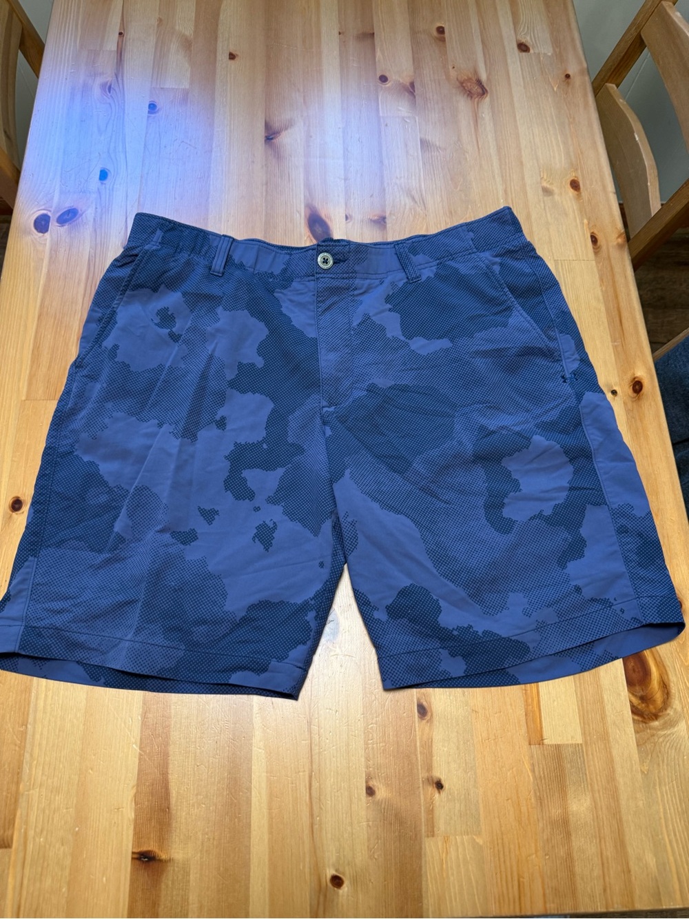 Under Armiur Men's Navy Camo Performance Shorts